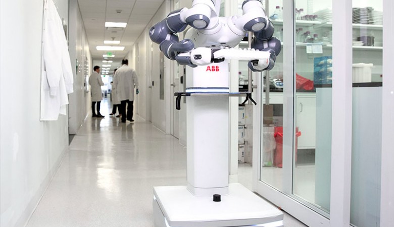 Robotik Teknolojiler, Tıbbi Cihazlar ve İlaç Sektörüne Nasıl Yardım Ediyor?